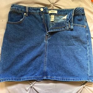I am selling a vintage jean material skirt in size large. Also is high wasted!!